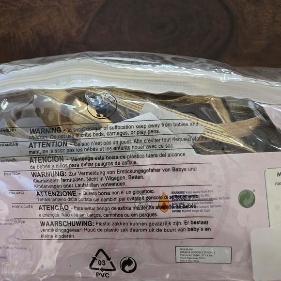 Elegant Gold Knee-High Gladiator Sandals - Picture 5 of 5